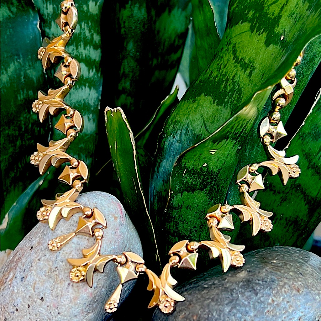18 Karat Gold Vintage Necklace